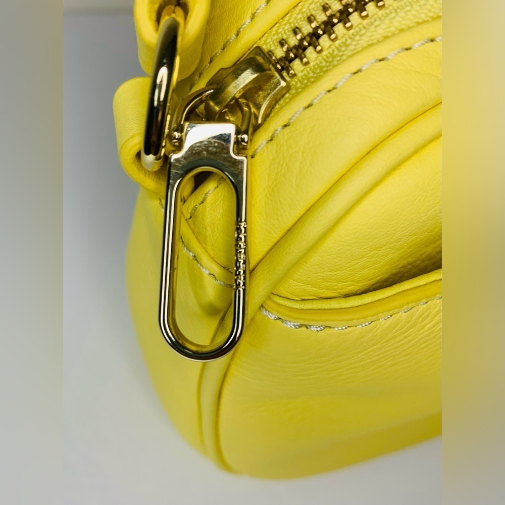 Talbots NWOT Pebbled  Napa Yellow Leather Turnlock Camera Bag/Crossbody! - Picture 3 of 9